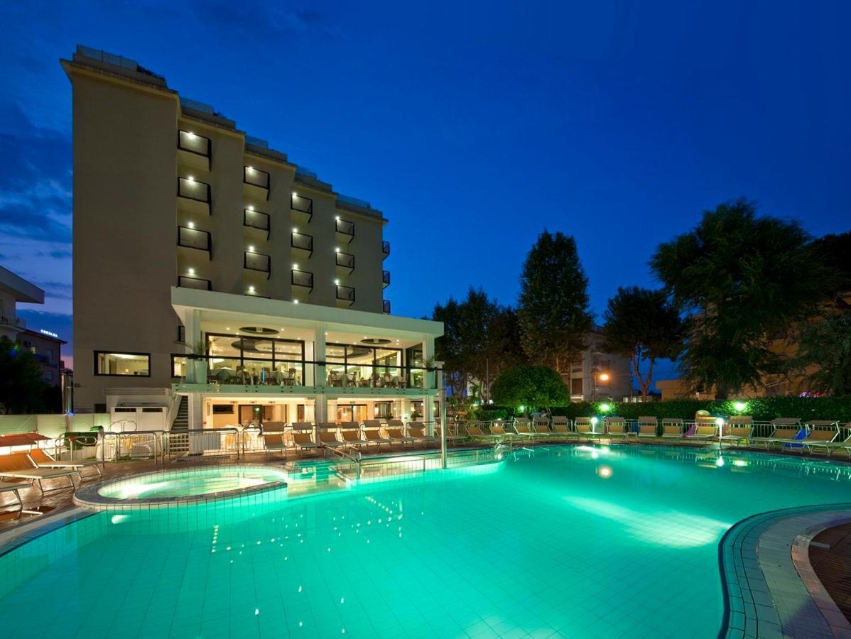 Hotel 2000 Риччоне Екстер'єр фото