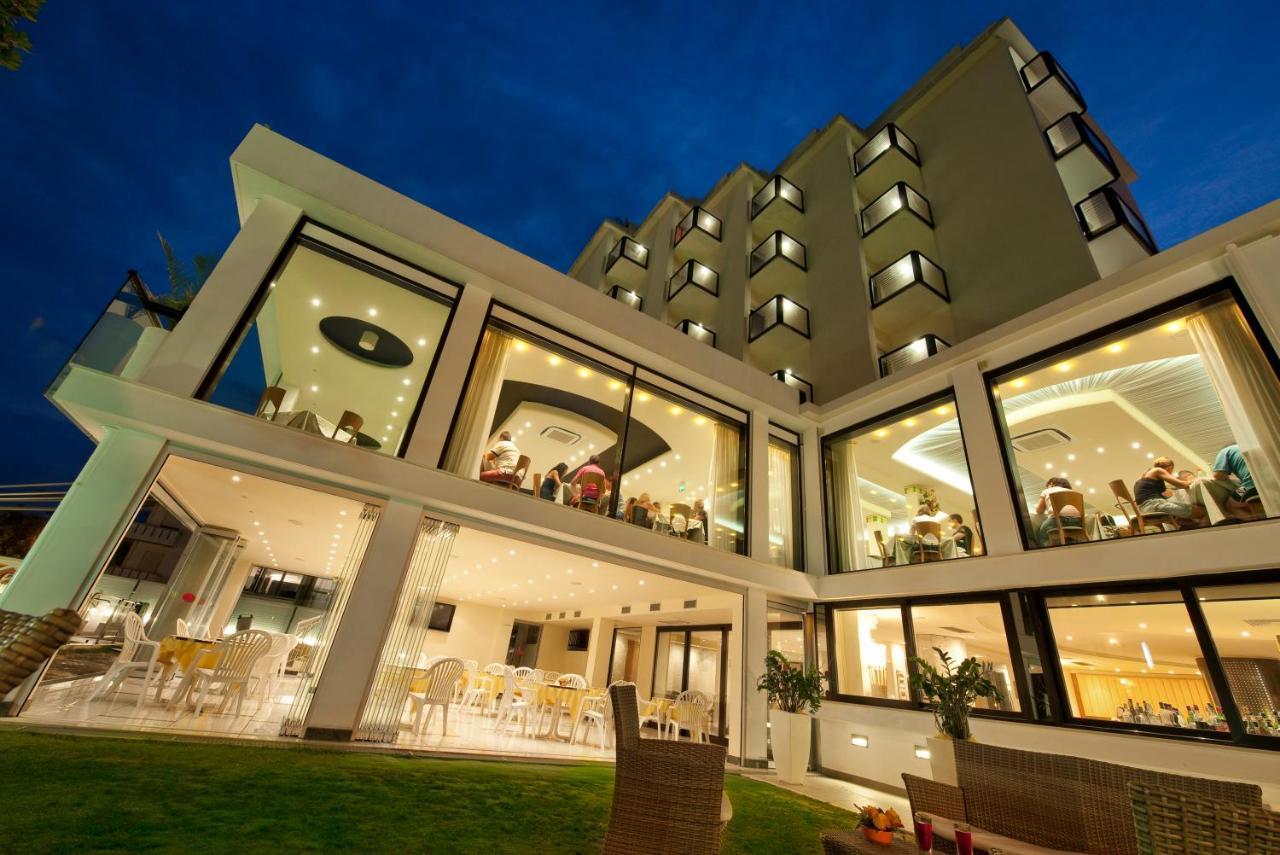 Hotel 2000 Риччоне Екстер'єр фото