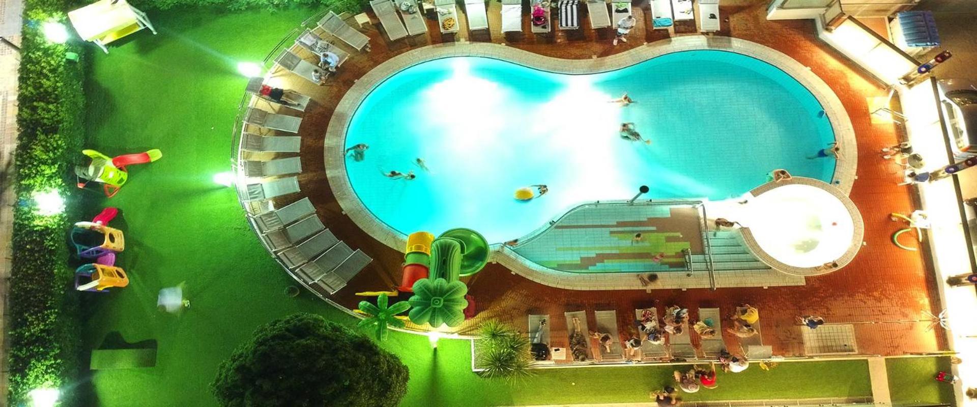 Hotel 2000 Риччоне Екстер'єр фото