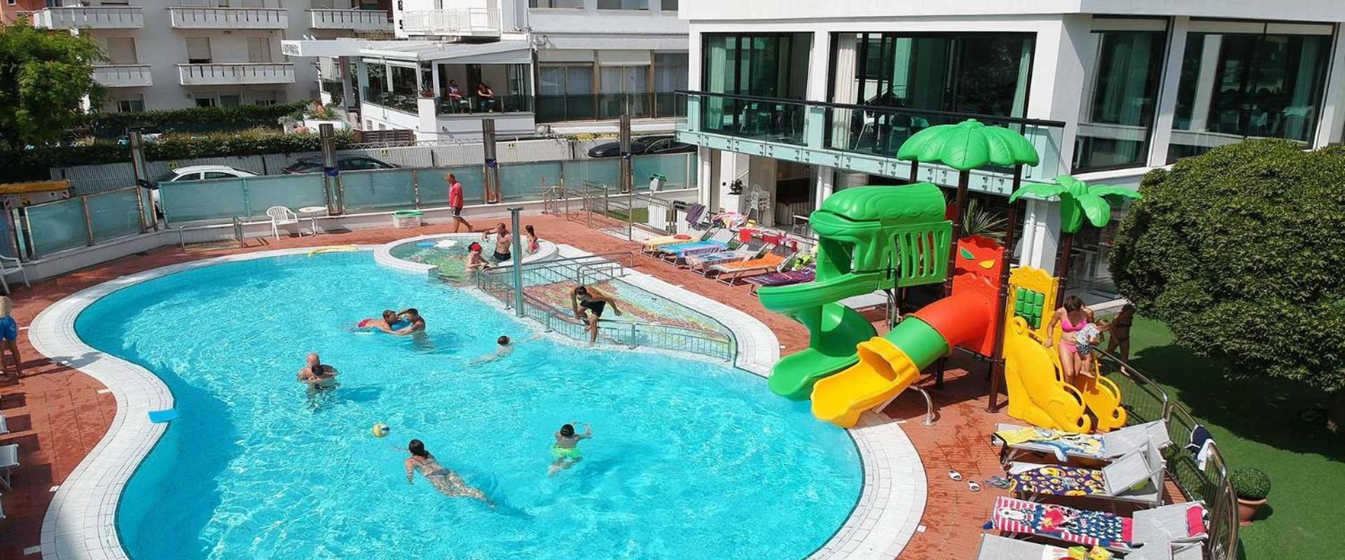 Hotel 2000 Риччоне Екстер'єр фото