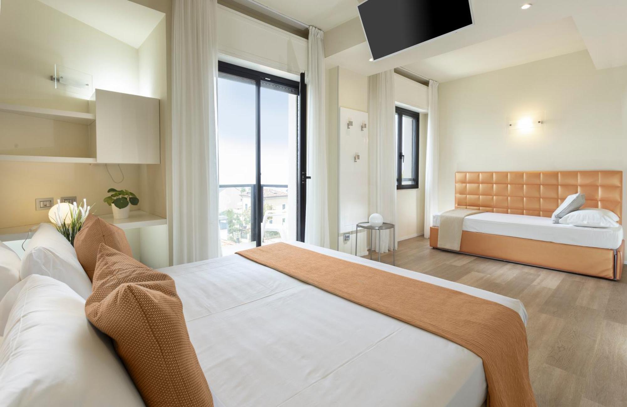 Hotel 2000 Риччоне Екстер'єр фото