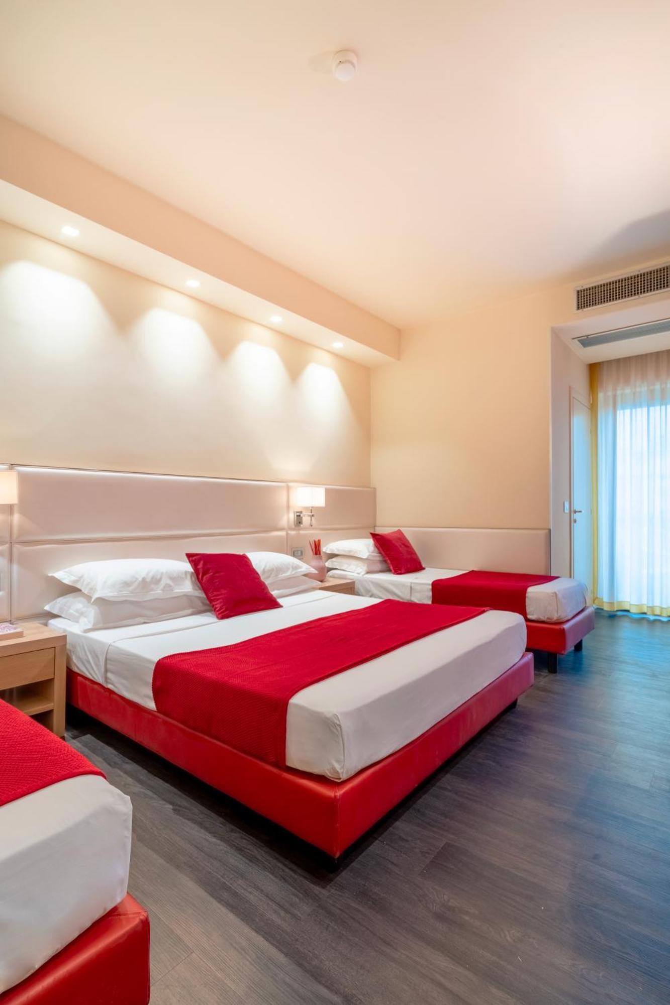 Hotel 2000 Риччоне Екстер'єр фото